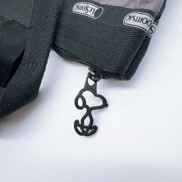 LeSportsac X Peanuts Hailey Light Tote Snoopy Sky Colorful Heart Balloons NWT - Picture 3 of 13